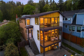Paradise Perch - Luxury 4000 sqft house, amazing views and location